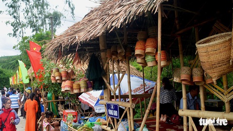 Thưởng thức món quà của núi với người Vân Kiều - Ảnh 3. Thưởng thức món quà của núi với người Vân Kiều - Ảnh 3.