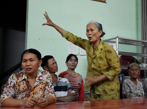 Lo ô nhiễm, dân cản không cho công ty dược đấu nối ống thoát nước - Ảnh 3. Lo ô nhiễm, dân cản không cho công ty dược đấu nối ống thoát nước - Ảnh 3.