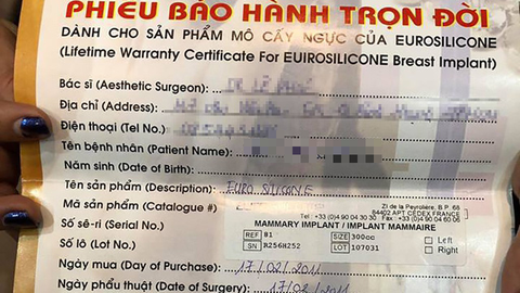 Nữ ca sĩ bị vỡ túi độn ngực khi đi máy bay - Ảnh 2. Nữ ca sĩ bị vỡ túi độn ngực khi đi máy bay - Ảnh 2.