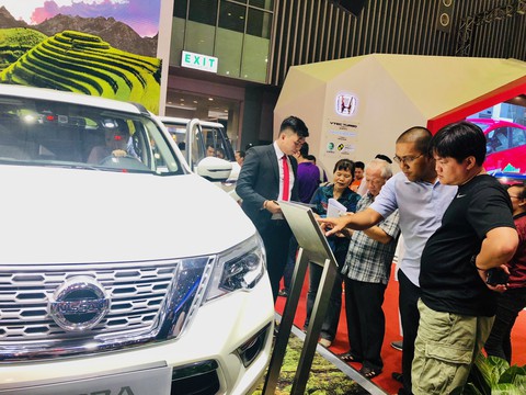 Vietnam Motor Show 5 ngày bán được 880 xe hơi - Ảnh 1. Vietnam Motor Show 5 ngày bán được 880 xe hơi - Ảnh 1.