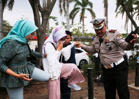 20 thành viên Bộ Tài chính Indonesia trên chuyến bay bị rơi? - Ảnh 3. 20 thành viên Bộ Tài chính Indonesia trên chuyến bay bị rơi? - Ảnh 3.