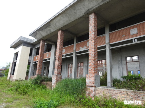 Dân ăn còn chưa đủ, xã vẫn cố xây nhà văn hóa vì nông thôn mới - Ảnh 3. Dân ăn còn chưa đủ, xã vẫn cố xây nhà văn hóa vì nông thôn mới - Ảnh 3.