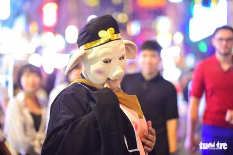 Bạn trẻ Sài Gòn hóa trang tại phố Tây trước dịp lễ Halloween - Ảnh 12. Bạn trẻ Sài Gòn hóa trang tại phố Tây trước dịp lễ Halloween - Ảnh 12.