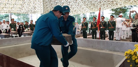 Đồng Nai tổ chức lễ an táng 13 liệt sĩ chưa biết tên - Ảnh 3. Đồng Nai tổ chức lễ an táng 13 liệt sĩ chưa biết tên - Ảnh 3.