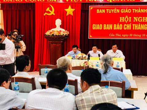 Cần Thơ rà soát quy trình khám xét, xử phạt vụ đổi 100 USD - Ảnh 8. Cần Thơ rà soát quy trình khám xét, xử phạt vụ đổi 100 USD - Ảnh 8.