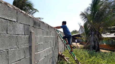 Dự án bít lối, dân leo tường ra biển - Ảnh 7. Dự án bít lối, dân leo tường ra biển - Ảnh 7.