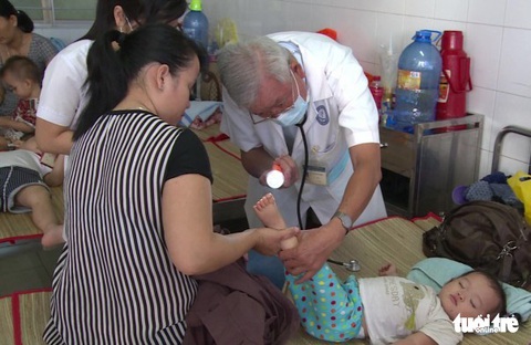 Hai bệnh nhi tử vong vì sốt xuất huyết và tay chân miệng - Ảnh 1. Hai bệnh nhi tử vong vì sốt xuất huyết và tay chân miệng - Ảnh 1.