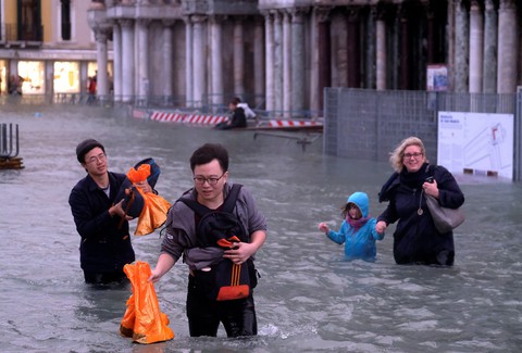 Venise bị nhấn chìm trong nước ngập lịch sử - Ảnh 1. Venise bị nhấn chìm trong nước ngập lịch sử - Ảnh 1.