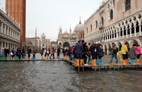 Venise bị nhấn chìm trong nước ngập lịch sử - Ảnh 2. Venise bị nhấn chìm trong nước ngập lịch sử - Ảnh 2.
