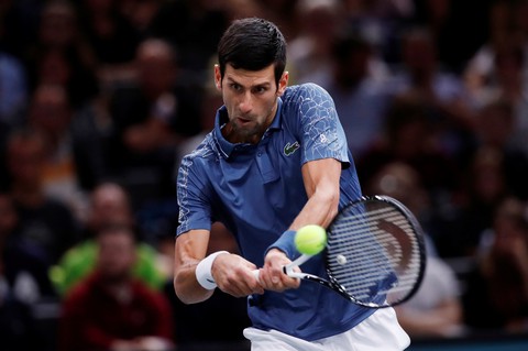 Djokovic ngưng trận đấu, giúp đỡ khán giả bệnh - Ảnh 2. Djokovic ngưng trận đấu, giúp đỡ khán giả bệnh - Ảnh 2.