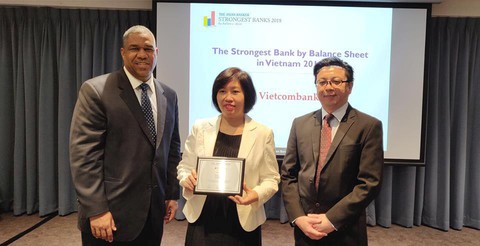 Vietcombank tiếp tục nhận giải Ngân hàng mạnh nhất Việt Nam - Ảnh 1. Vietcombank tiếp tục nhận giải Ngân hàng mạnh nhất Việt Nam - Ảnh 1.