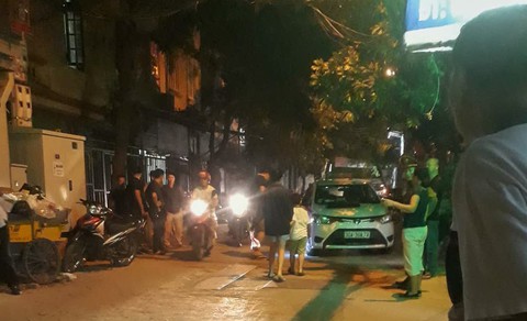 Sau va chạm, tài xế bắn đạn cao su rồi chèn xe qua người đối phương - Ảnh 1. Sau va chạm, tài xế bắn đạn cao su rồi chèn xe qua người đối phương - Ảnh 1.