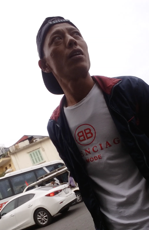 Băng nhóm trấn lột du khách ở hồ Hoàn Kiếm hoạt động ra sao? - Ảnh 12. Băng nhóm trấn lột du khách ở hồ Hoàn Kiếm hoạt động ra sao? - Ảnh 12.