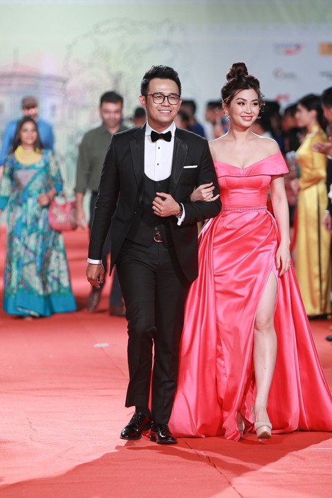 Thảm đỏ bế mạc HANIFF 2018 nóng với Hồng Ánh, Chibi, Khả Ngân - Ảnh 8. Thảm đỏ bế mạc HANIFF 2018 nóng với Hồng Ánh, Chibi, Khả Ngân - Ảnh 8.