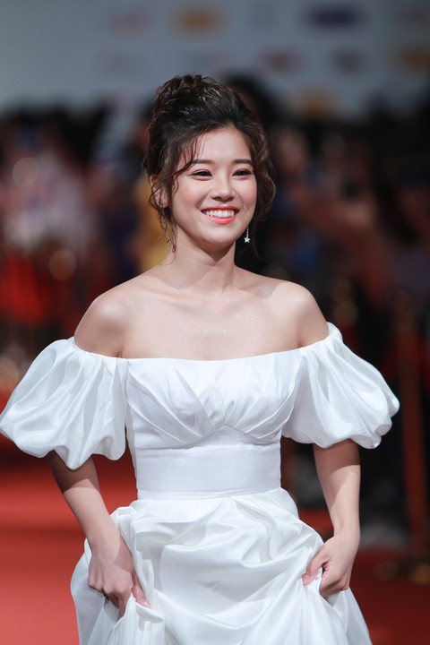 Thảm đỏ bế mạc HANIFF 2018 nóng với Hồng Ánh, Chibi, Khả Ngân - Ảnh 5. Thảm đỏ bế mạc HANIFF 2018 nóng với Hồng Ánh, Chibi, Khả Ngân - Ảnh 5.
