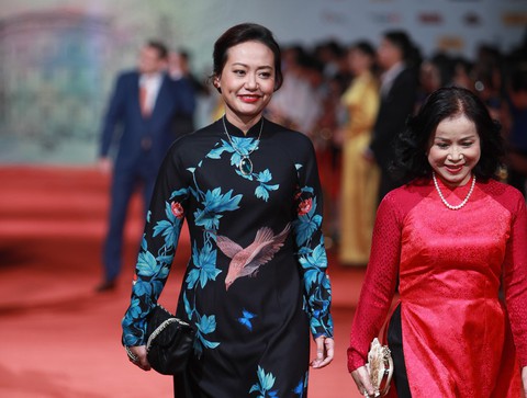 Thảm đỏ bế mạc HANIFF 2018 nóng với Hồng Ánh, Chibi, Khả Ngân - Ảnh 3. Thảm đỏ bế mạc HANIFF 2018 nóng với Hồng Ánh, Chibi, Khả Ngân - Ảnh 3.