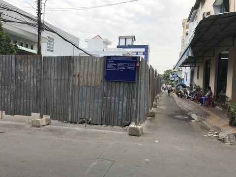 Đường làm chưa lâu lại bị đào xới làm cống nước - Ảnh 2. Đường làm chưa lâu lại bị đào xới làm cống nước - Ảnh 2.