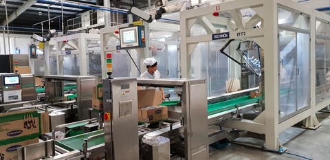 Vinamilk đứng đầu top 10 công ty thực phẩm uy tín năm 2018 - Ảnh 1. Vinamilk đứng đầu top 10 công ty thực phẩm uy tín năm 2018 - Ảnh 1.