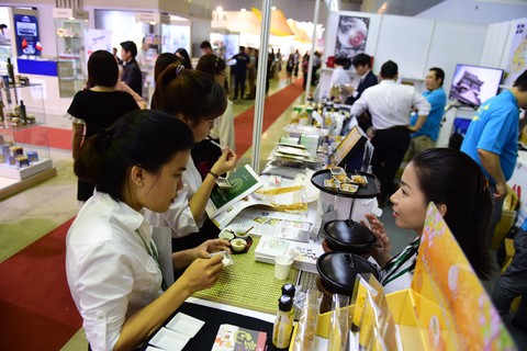 Người Việt chi 35% thu nhập mua thực phẩm, đồ uống - Ảnh 1. Người Việt chi 35% thu nhập mua thực phẩm, đồ uống - Ảnh 1.
