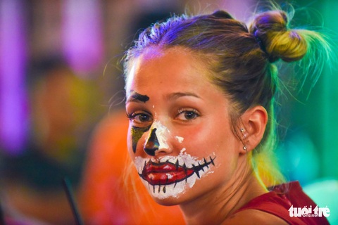 Người Việt cũng đổ xô đến phố Tây Bùi Viện chơi Halloween - Ảnh 6. Người Việt cũng đổ xô đến phố Tây Bùi Viện chơi Halloween - Ảnh 6.