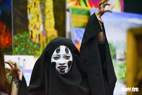 Người Việt cũng đổ xô đến phố Tây Bùi Viện chơi Halloween - Ảnh 9. Người Việt cũng đổ xô đến phố Tây Bùi Viện chơi Halloween - Ảnh 9.