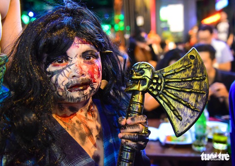 Người Việt cũng đổ xô đến phố Tây Bùi Viện chơi Halloween - Ảnh 15. Người Việt cũng đổ xô đến phố Tây Bùi Viện chơi Halloween - Ảnh 15.