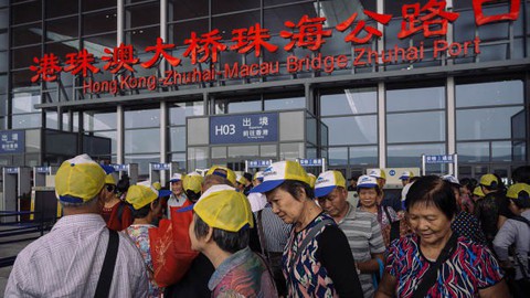 Du ngoạn trên cây cầu vượt biển dài nhất thế giới như thế nào? - Ảnh 3. Du ngoạn trên cây cầu vượt biển dài nhất thế giới như thế nào? - Ảnh 3.
