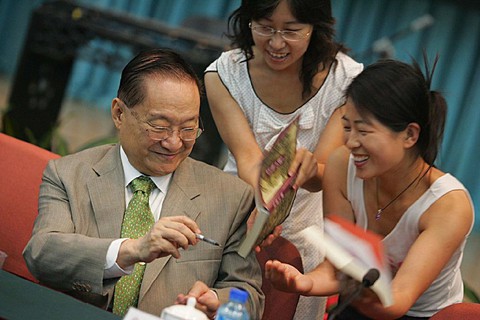 Học cách đại hiệp Kim Dung sống: Đại náo một trận, lặng lẽ rời đi! - Ảnh 6. Học cách đại hiệp Kim Dung sống: Đại náo một trận, lặng lẽ rời đi! - Ảnh 6.