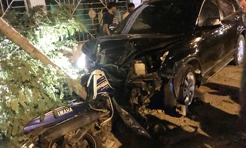 Phó Công an Đồng Xoài gây tai nạn liên hoàn: say rượu hay bể lốp xe? - Ảnh 1. Phó Công an Đồng Xoài gây tai nạn liên hoàn: say rượu hay bể lốp xe? - Ảnh 1.