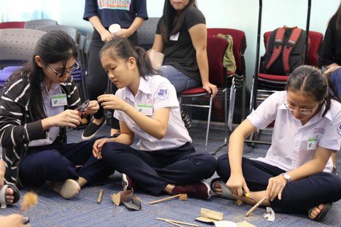 Học trò học làm máy tái chế rác thải nhựa - Ảnh 1. Học trò học làm máy tái chế rác thải nhựa - Ảnh 1.