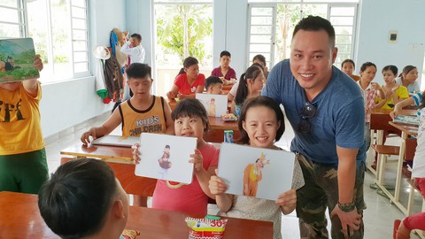 Người lưu giữ nụ cười thiên thần - Ảnh 1. Người lưu giữ nụ cười thiên thần - Ảnh 1.