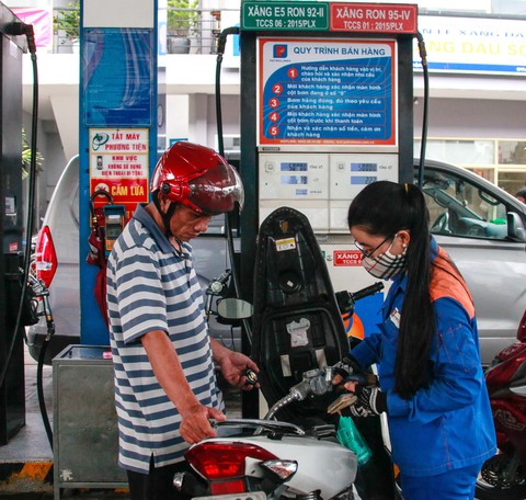 Ứng phó khi giá xăng dầu tăng - Ảnh 1. Ứng phó khi giá xăng dầu tăng - Ảnh 1.