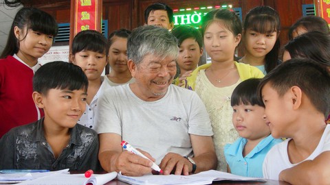 Ông Năm “dạy” tình người, tình đời - Ảnh 1. Ông Năm “dạy” tình người, tình đời - Ảnh 1.