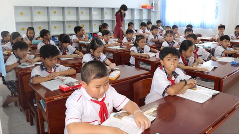 Giáo viên hợp đồng tại Cà Mau trở lại lớp, tiếp tục cống hiến - Ảnh 1. Giáo viên hợp đồng tại Cà Mau trở lại lớp, tiếp tục cống hiến - Ảnh 1.