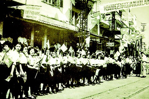 Hà Nội ngày trở về... và hôm nay - Ảnh 6. Hà Nội ngày trở về... và hôm nay - Ảnh 6.