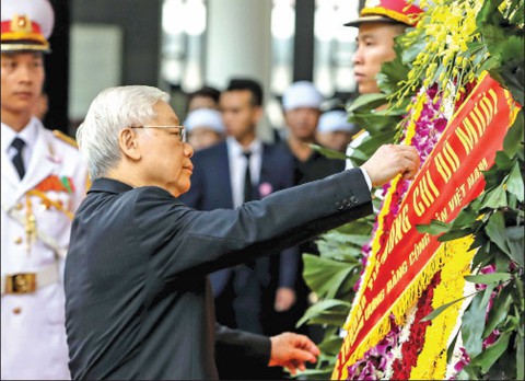 Xúc động bên linh cữu người cộng sản trung kiên - Ảnh 1. Xúc động bên linh cữu người cộng sản trung kiên - Ảnh 1.
