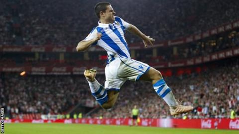 Tiền vệ CLB Real Sociedad đột quỵ trên sân tập - Ảnh 1. Tiền vệ CLB Real Sociedad đột quỵ trên sân tập - Ảnh 1.