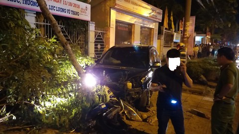 Xem xét vụ phó công an Đồng Xoài tông xe theo quy trình hình sự - Ảnh 3. Xem xét vụ phó công an Đồng Xoài tông xe theo quy trình hình sự - Ảnh 3.