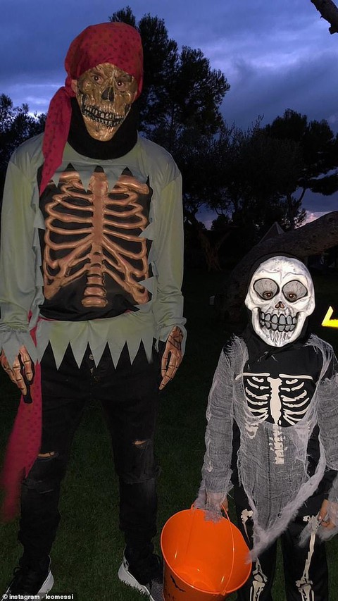 Ronaldo, Messi, Lewandowski: Ai đáng sợ nhất trong lễ hội Halloween ? - Ảnh 1. Ronaldo, Messi, Lewandowski: Ai đáng sợ nhất trong lễ hội Halloween ? - Ảnh 1.