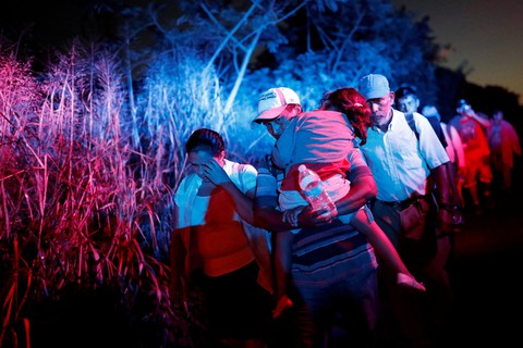 Thêm hàng ngàn di dân từ El Salvador đổ sang Mỹ - Ảnh 2. Thêm hàng ngàn di dân từ El Salvador đổ sang Mỹ - Ảnh 2.
