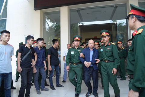 Bác kháng cáo, tuyên y án Út ‘trọc’ Đinh Ngọc Hệ 12 năm tù - Ảnh 2. Bác kháng cáo, tuyên y án Út ‘trọc’ Đinh Ngọc Hệ 12 năm tù - Ảnh 2.