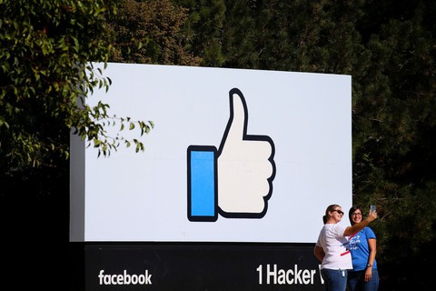 Facebook sẽ giảm lệ thuộc bảng tin, tăng đầu tư chat và video - Ảnh 1. Facebook sẽ giảm lệ thuộc bảng tin, tăng đầu tư chat và video - Ảnh 1.