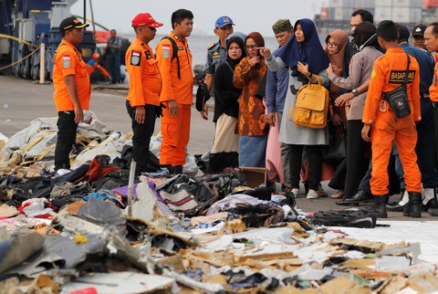 Đã tìm thấy hộp đen chiếc máy bay rơi ở Indonesia - Ảnh 1. Đã tìm thấy hộp đen chiếc máy bay rơi ở Indonesia - Ảnh 1.