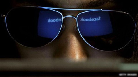 Sinh viên nói xấu trường trên Facebook: cấm được không? - Ảnh 1. Sinh viên nói xấu trường trên Facebook: cấm được không? - Ảnh 1.