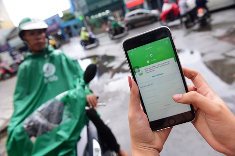 Vụ chuyển đổi ví điện tử: Grab xin lỗi vì khiến khách hàng ‘nổi giận’ - Ảnh 1. Vụ chuyển đổi ví điện tử: Grab xin lỗi vì khiến khách hàng ‘nổi giận’ - Ảnh 1.