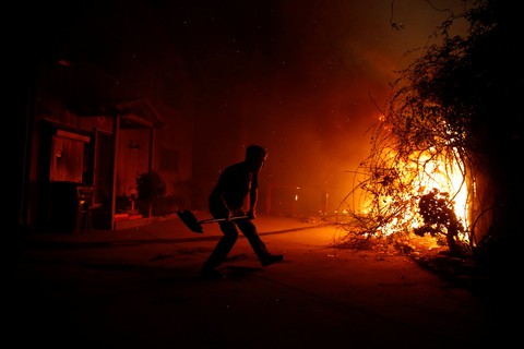 Cháy dữ dội rừng California, ông Trump chê ‘quản lý kém’ - Ảnh 2. Cháy dữ dội rừng California, ông Trump chê ‘quản lý kém’ - Ảnh 2.