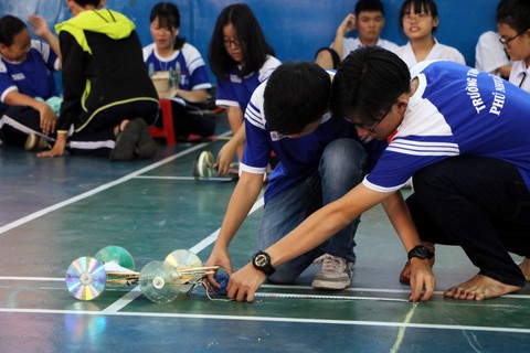 Học sinh cấp 3 Sài Gòn hào hứng đua xe thế năng - Ảnh 5. Học sinh cấp 3 Sài Gòn hào hứng đua xe thế năng - Ảnh 5.