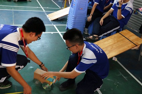 Học sinh cấp 3 Sài Gòn hào hứng đua xe thế năng - Ảnh 4. Học sinh cấp 3 Sài Gòn hào hứng đua xe thế năng - Ảnh 4.