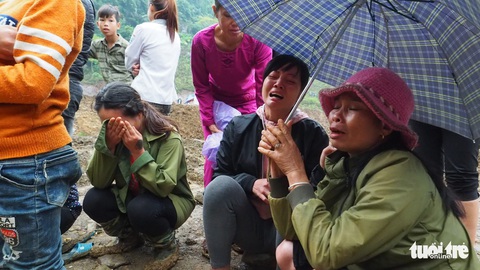 Tìm được thi thể đầu tiên trong hang Cột Cờ - Ảnh 2. Tìm được thi thể đầu tiên trong hang Cột Cờ - Ảnh 2.