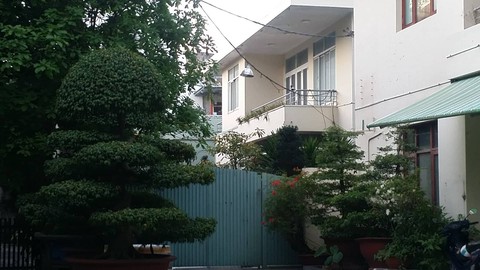 Dân quân giữ trật tự trước nhà ông Nguyễn Hữu Tín - Ảnh 4. Dân quân giữ trật tự trước nhà ông Nguyễn Hữu Tín - Ảnh 4.